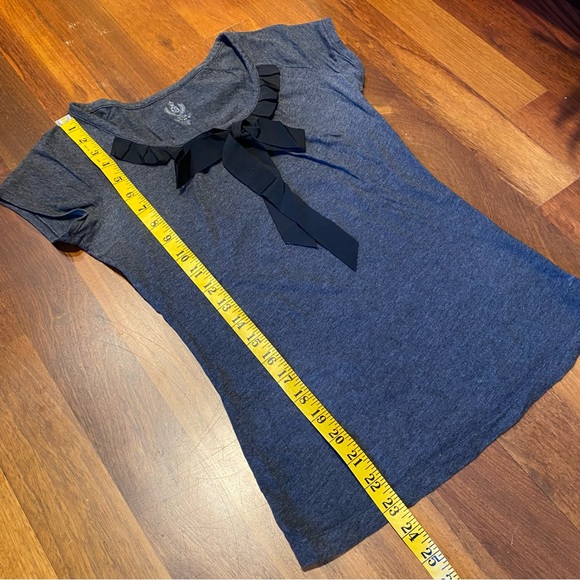 Y2K Grey T-shirt with ribbon detail, size XS but would fit Small - Picture 5 of 8